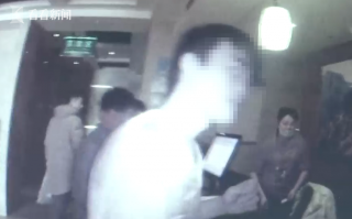 美国街头恶搞洗头发视频，美国街头恶搞洗头发视频大全