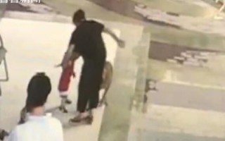 恶搞大街上摇奶茶视频，恶搞大街上摇奶茶视频大全